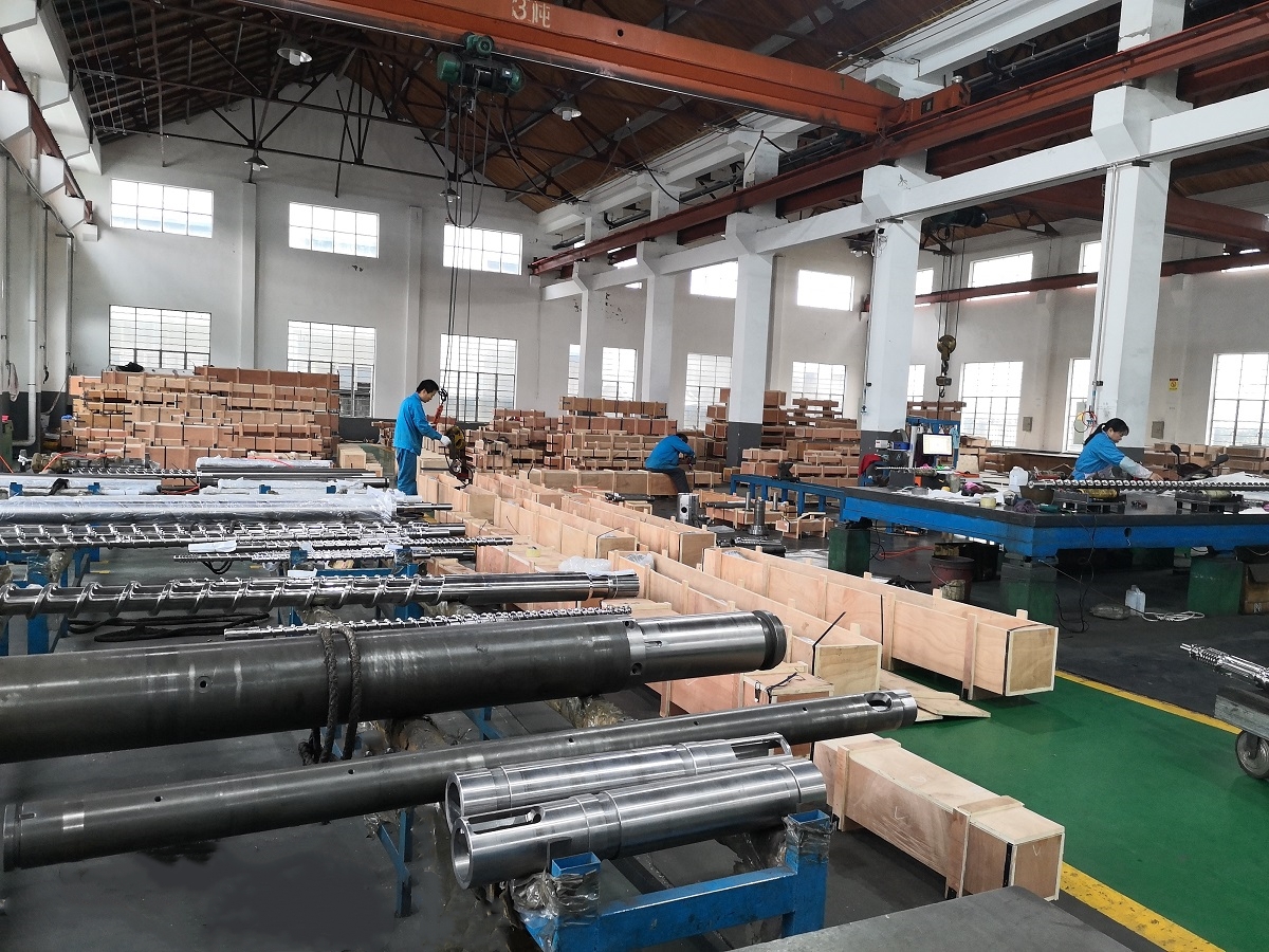 Цветни март